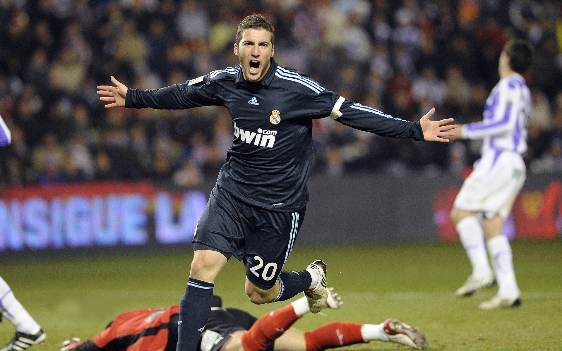 开云电竞在线-新规则对战术布局的冲击：球队如何迎难而上？，足球战术性犯规